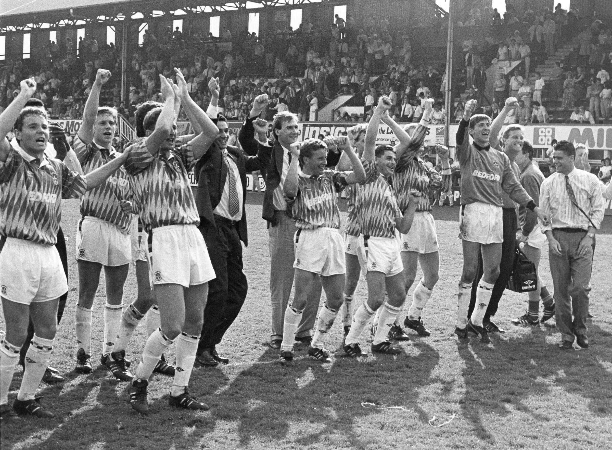 1989-90 Season DONE/Matches/M3916 Derby County v Luton Town/Photos/Players celebrating with the 5000 fans.jpg