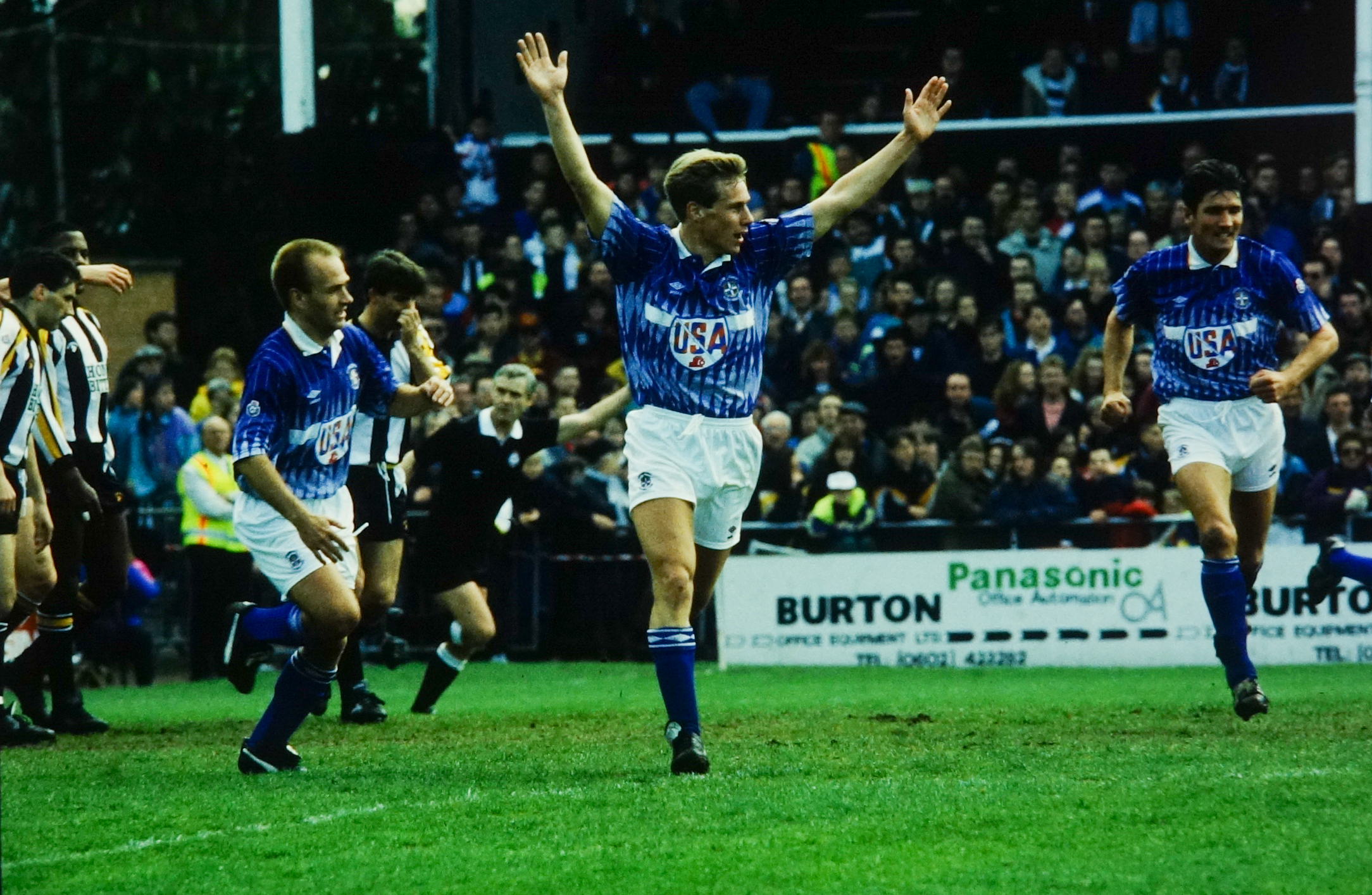 1991-92 Season DONE/Matches/M4008 Notts County v Luton Town/Photos/MAIN PHOTO P879 Julian James celebrates putting the Town ahead to give them hope of staying up.jpg