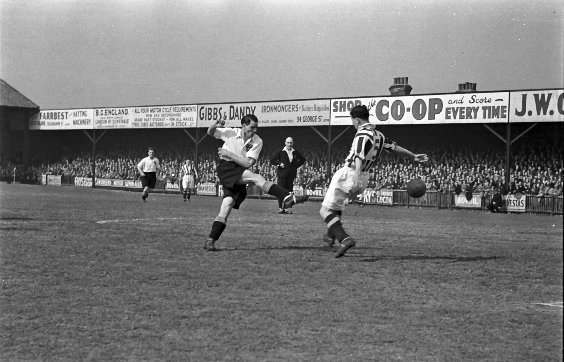 Luton Town FC vs West Bromwich Albion (12th Apr 1947) | Hatters ...