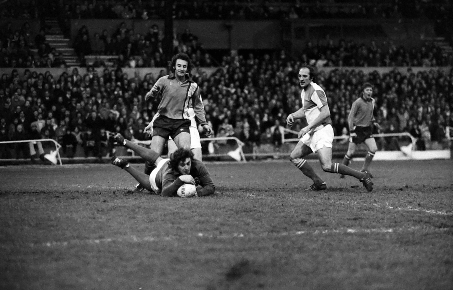 Bristol Rovers vs Luton Town FC (27th Dec 1975) | Hatters Heritage | A ...