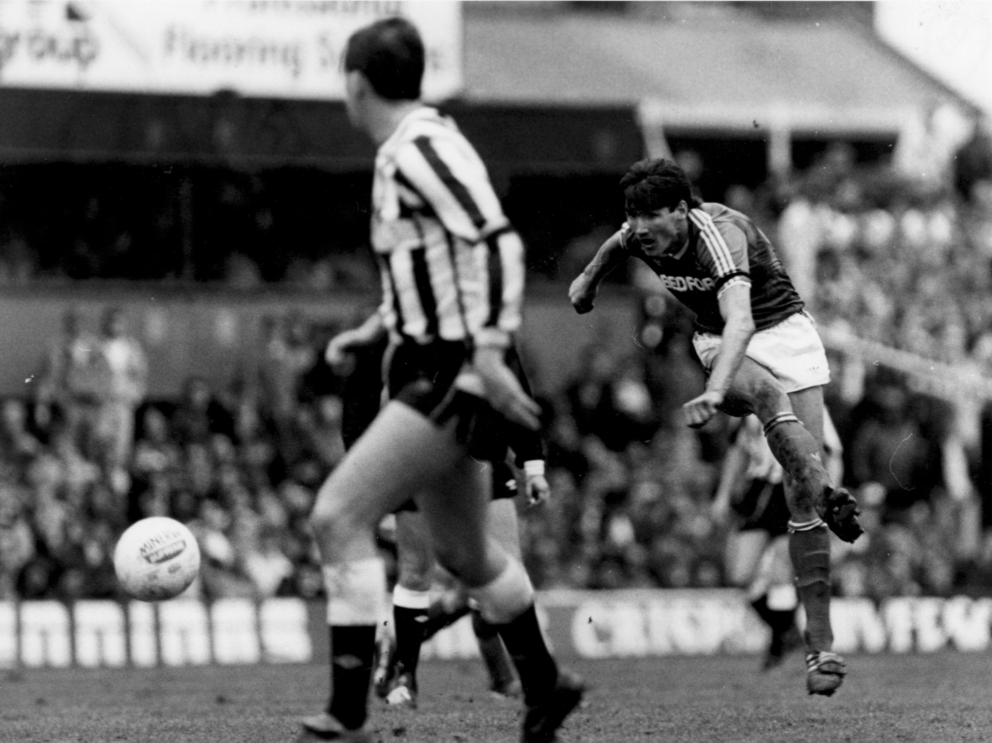 newcastle-united-vs-luton-town-fc-2nd-apr-1988-hatters-heritage-a