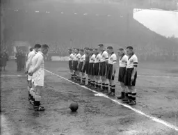 The teams line up before the start