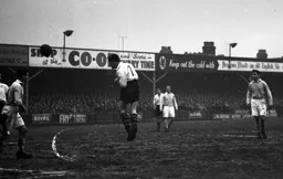Mike Cullen sends a header goalwards