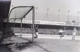 Roy Davies shoots but it just goes over the crossbar