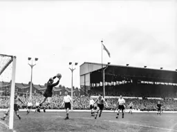 Bernard Streten catches the ball and this Wolves attack comes to nothing