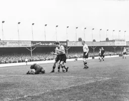 Bernard Streten safely smothers the ball