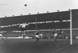 The ball is too high for Gordon Turner