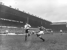 George McLeod attempts to block Peter Aldis from clearing the ball