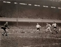 Derek Tapscott scores a consolation goal for Arsenal