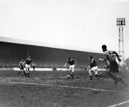 Jimmy Adam shoots, but no result