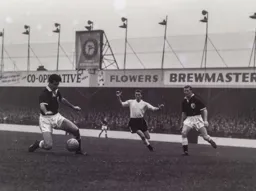 Dave Pacey about to challenge for the ball