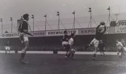 Spurs keeper Bill Brown safely gathers the ball
