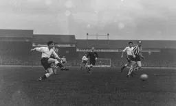 Bob Morton gets the ball across