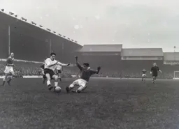 Gordon Turner gets the ball across