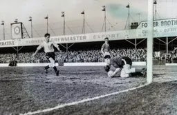 John Groves watches as Leicester keeper Gordon Banks falls on the ball