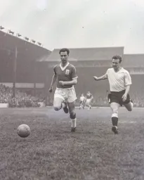 Billy Bingham in a foot race for the ball