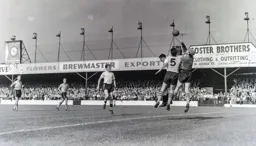 Sandy Kennon punches clear