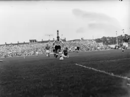 Tommy McKechnie through on goal