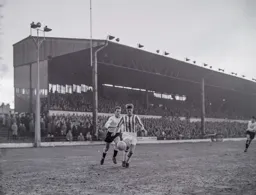 Ron Davies hunts down a Huddersfield defender