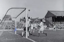 Tommy McKechnie goes in on Watford keeper Pat Jennings