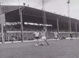 David Pleat gets past Joe Davis