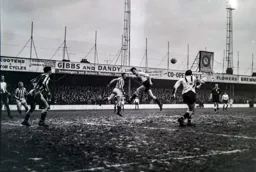 Bruce Rioch and Fred Jardine threaten the Sunderland goal