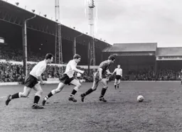 John Bramwell and Fred Jardine chase down Billy Haydock