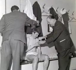 Bruce Rioch receives his champagne