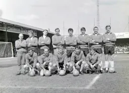 The side pictured before the start