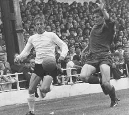 Brian Lewis on a determined run