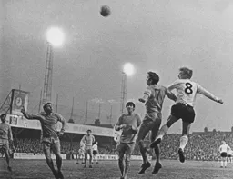 Brian Lewis sees his header go over