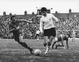 Bruce Rioch surges forward