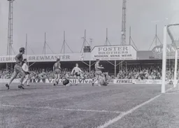 Graham French tries a chip