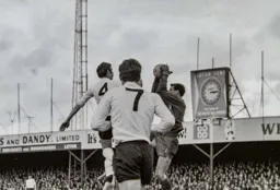 Mike Keen up with keeper