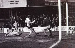 Matt Tees misses from six yards