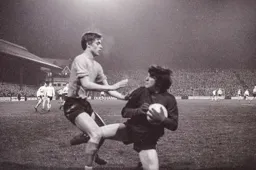 Viv Busby crashes into the Fulham keeper