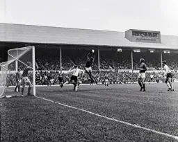 Don Givens misses out to Peter Shilton
