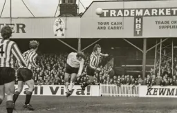 David Court flies in