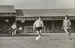 Don Givens chases down