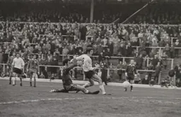 Don Givens goes close