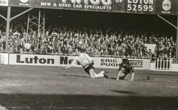 Peter Anderson flies in