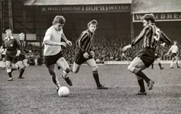 Viv Busby slaloms through the Hull defence