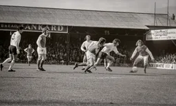 Peter Anderson bursts away from his marker