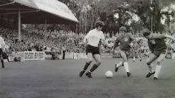 Peter Anderson takes on two defenders