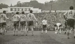 Mike Keen lines up a set piece