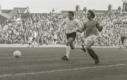 Vic Halom flies down the wing