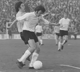 Peter Anderson attempts to add some urgency to his forwards