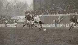 Gordon Hindson tries to score with a side footer