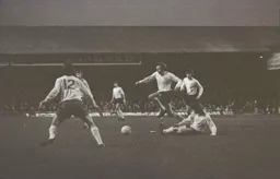 David Court judges the tackle