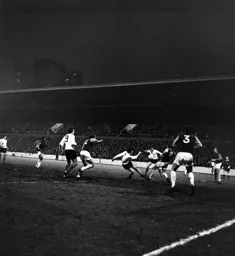 Peter Anderson goes close